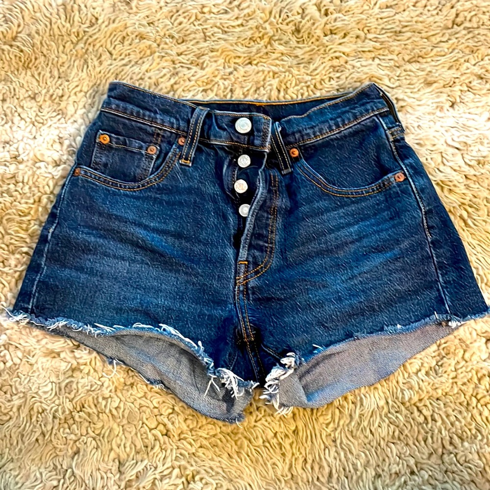 Levi’s 501 cut off denim shorts 25